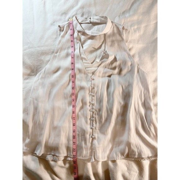 Lush Women Size Medium Sleeveless Top Blouse Ivory Button down Flow Elegant Soft - Picture 3 of 9